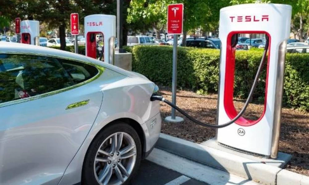 Mega επένδυση στην Ελλάδα από την Tesla!